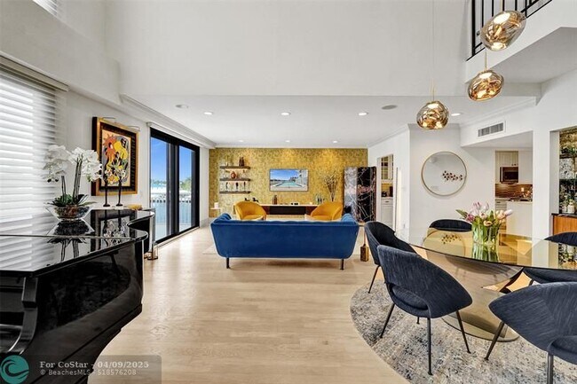 Building Photo - 3100 NE 48th St