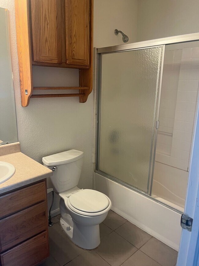 Building Photo - Gorgeous 4bd Home in  Cul-de-sac!!