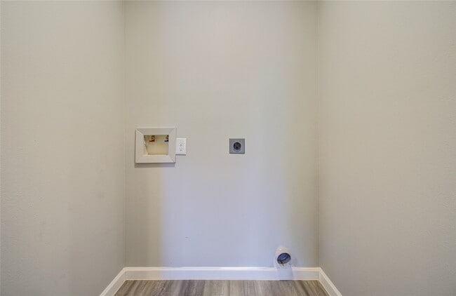 Building Photo - 9414 Lanewood Dr