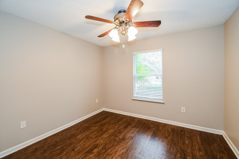 Building Photo - 2427 Brian Lakes Dr E