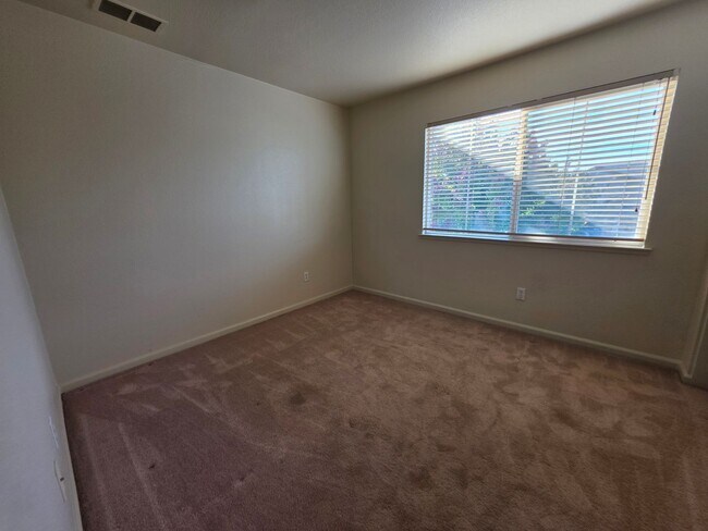 Building Photo - 4 bedroom in north Turlock!