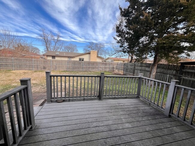 Building Photo - 2430 W Manhattan Dr