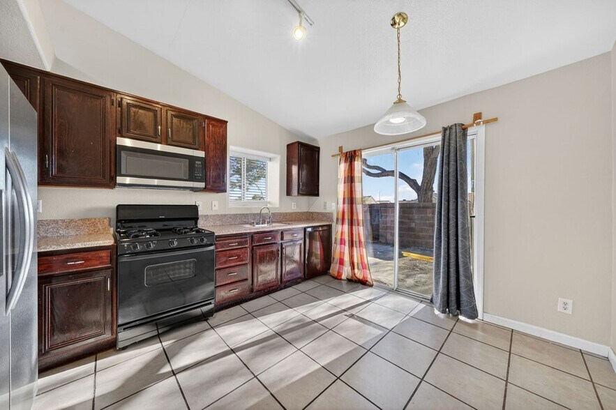 Building Photo - 3854 Chopin Ct