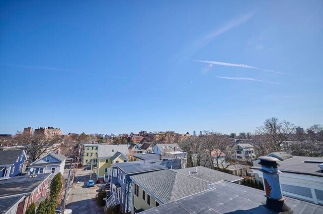 Building Photo - 118 Trowbridge St
