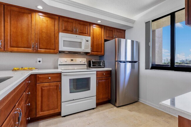 Building Photo - 701 S Seas Dr