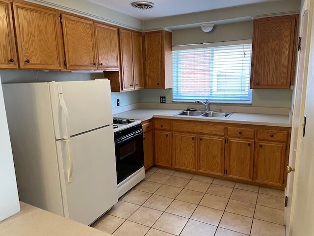Building Photo - 208 Catalpa Dr