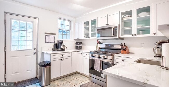 Building Photo - 434 Catharine St