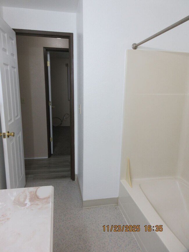 Building Photo - Updated and refurbished