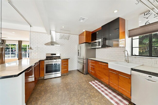 Building Photo - 501 NW 45th St