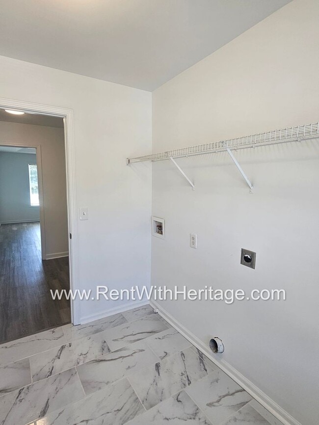 Building Photo - Awesome 3 bd/ 2ba With Everything Brand Ne...