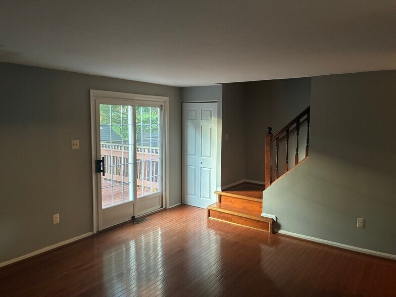 Building Photo - 623 Saint Georges Station Rd