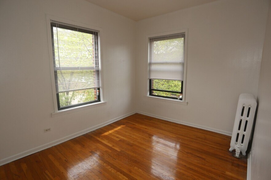 Building Photo - 929 W Sunnyside Ave