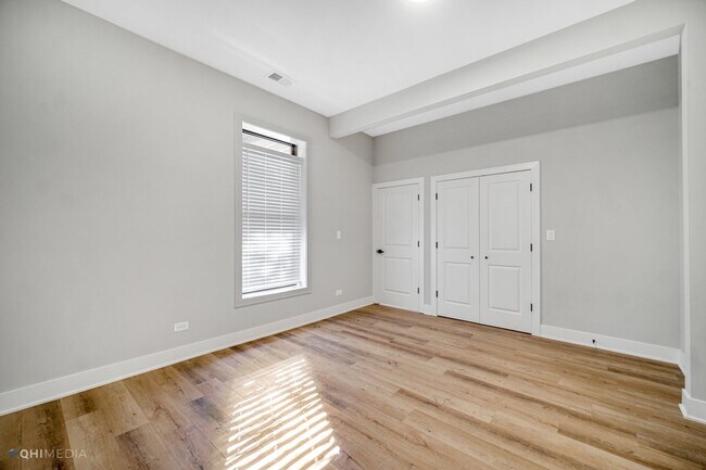 Building Photo - 2735 W Polk St