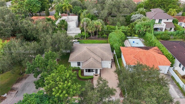 Building Photo - 924 El Rado St