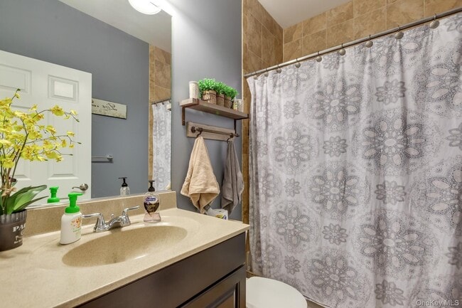 Building Photo - 16 Primrose Ln