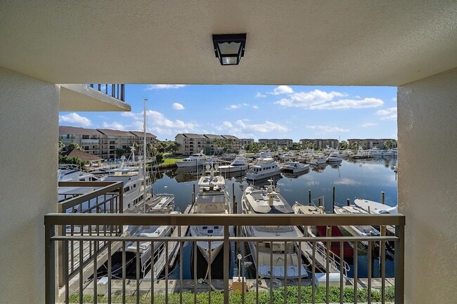 Building Photo - 2601 Marina Isle Way