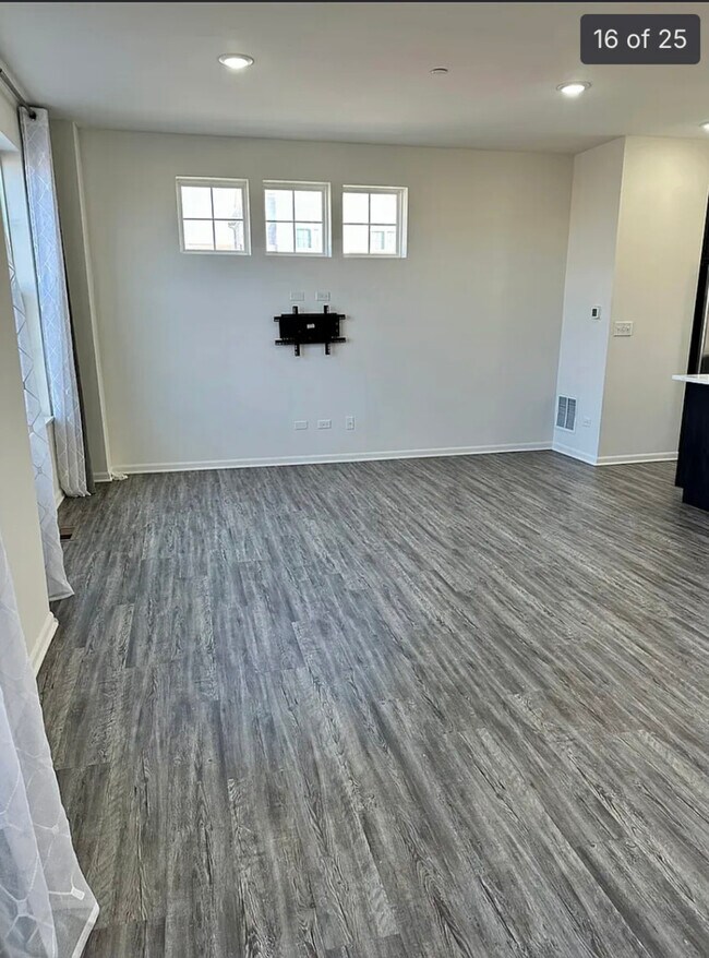 Building Photo - 2949 Reflection Dr