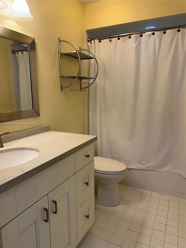 Building Photo - 10998 Mainsail Dr