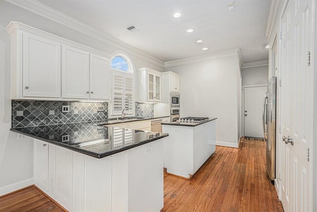 Building Photo - 4655 Spruce St