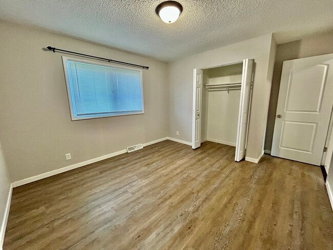 Building Photo - 414 Belle Aire Dr