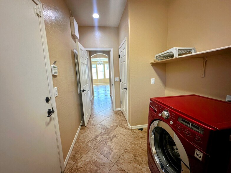 Building Photo - 4717 W Sweet Iron Pass