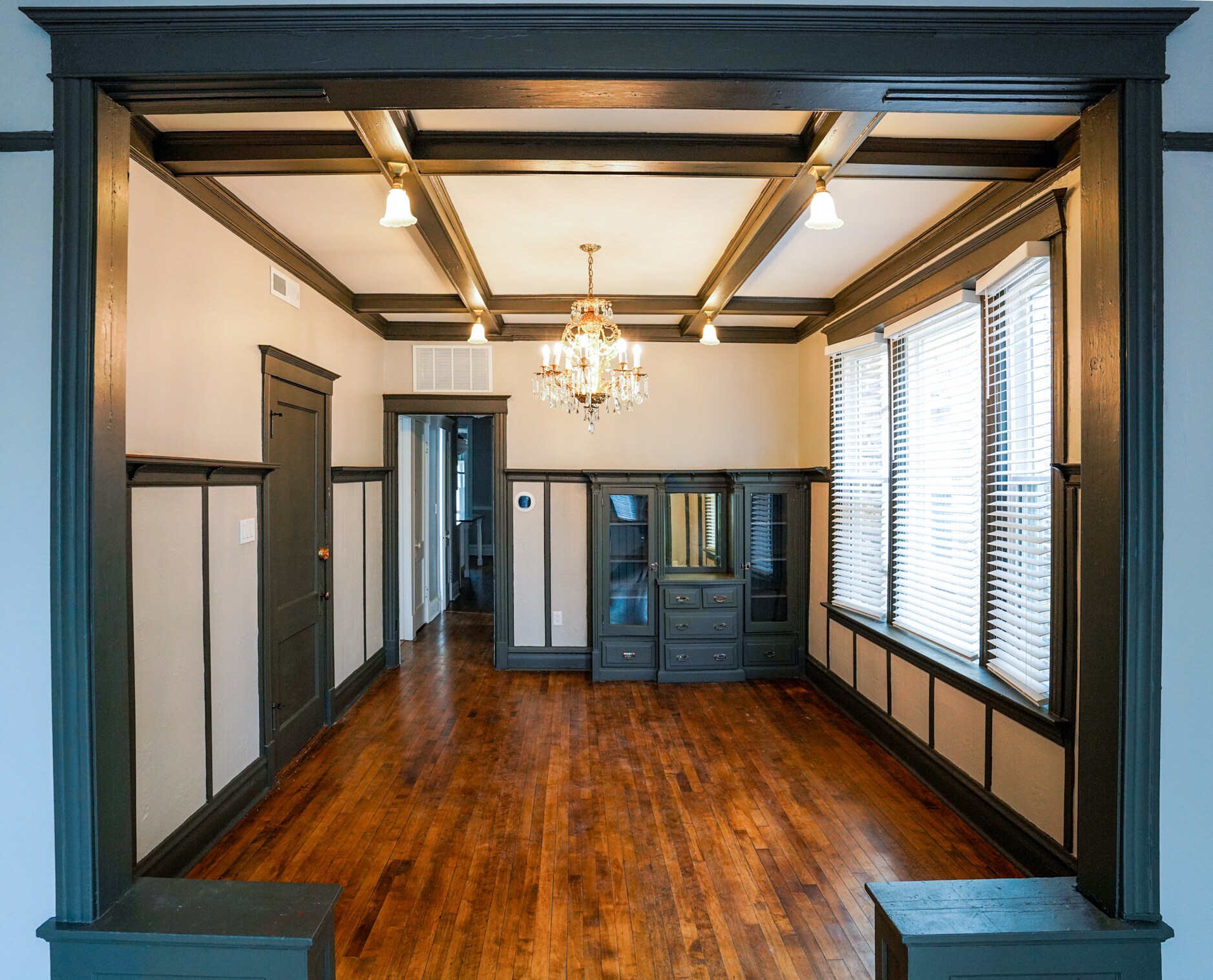 Building Photo - 836 N Maplewood Ave