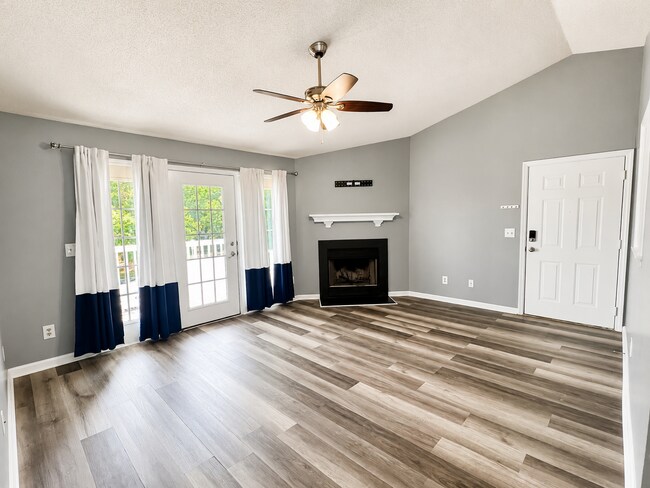 Building Photo - 7117 W Friendly Ave