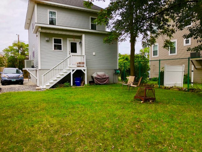 Building Photo - 17 The Strand