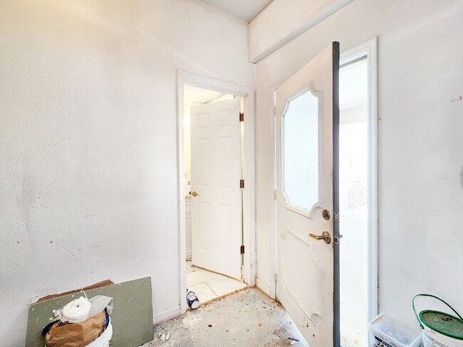 Building Photo - "3-Bed, 3-Bath Gem in New Port Richey with 2,233 Sq Ft of Living Space!"