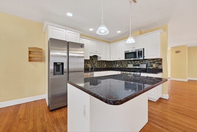 Building Photo - 6 Adams St