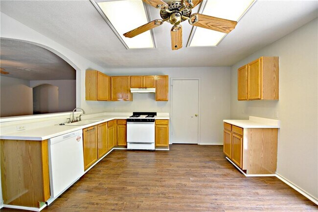 Building Photo - 2010 Parksville Way
