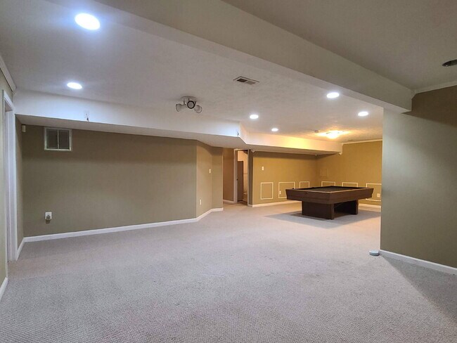Building Photo - 5 BR, 4 BA Colonial in Lee's Hill