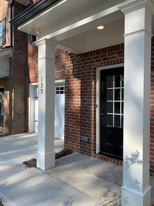 Building Photo - 3 Bedrooms 2.5 Baths  Condo in Downtown Watkinsville!