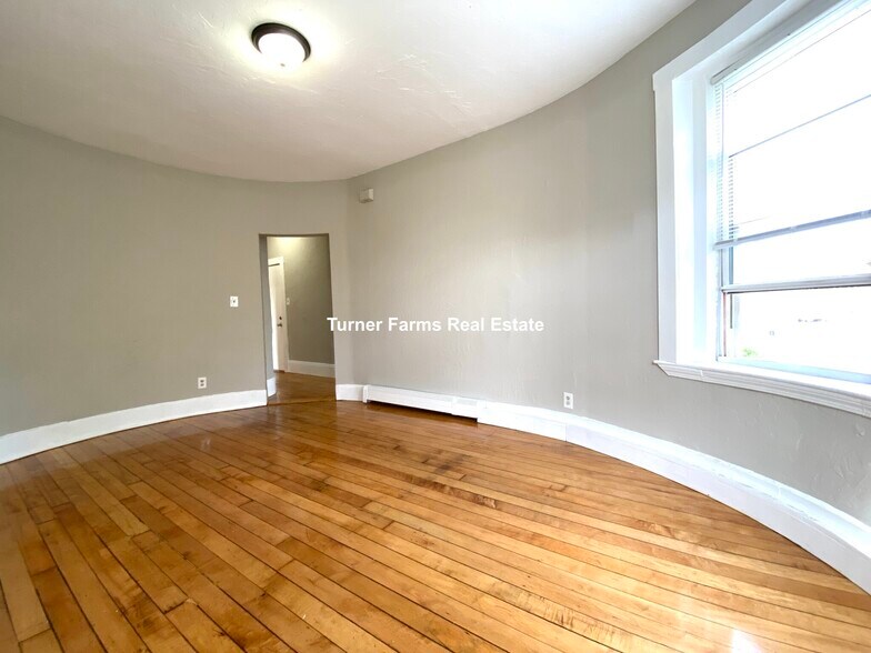 Building Photo - 270 Bowdoin St