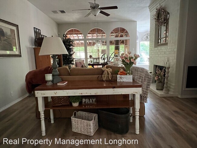 Building Photo - 4 br, 2 bath House - 1115 Meadow Lark Dr