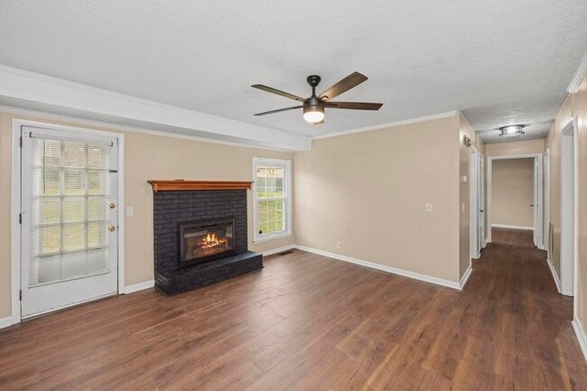 Building Photo - 703 Lucien Dr