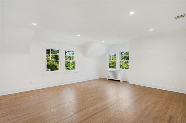 Building Photo - 14 Coralyn Rd