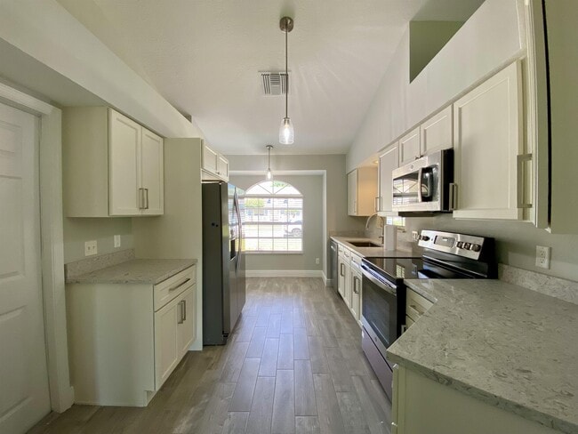 Building Photo - 1018 Spring Landing Dr