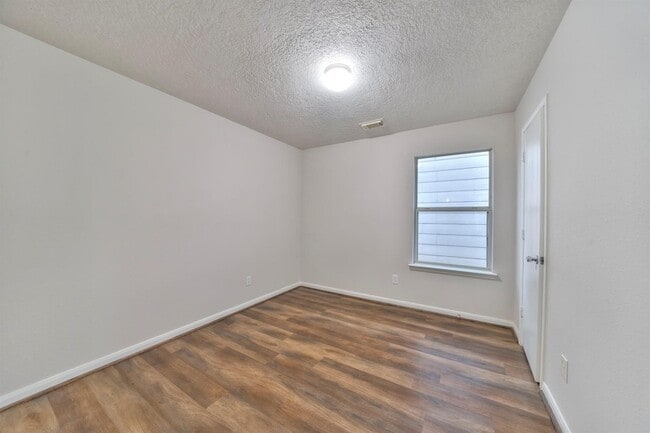 Building Photo - 3662 Fuller Bluff Dr