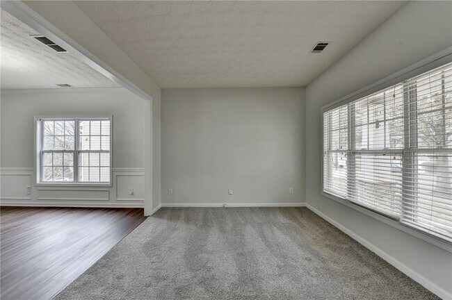 Building Photo - 6670 Island Pointe Dr