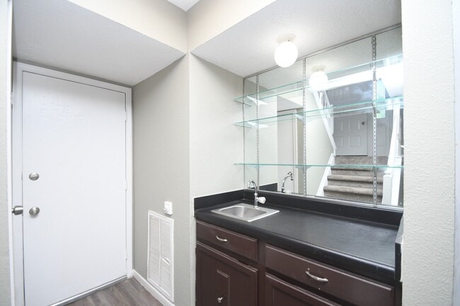Building Photo - 379 Richvale Ln
