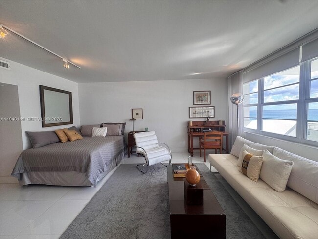 Building Photo - 100 Lincoln Rd