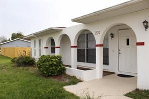 Building Photo - 201 NE Midfield Ln