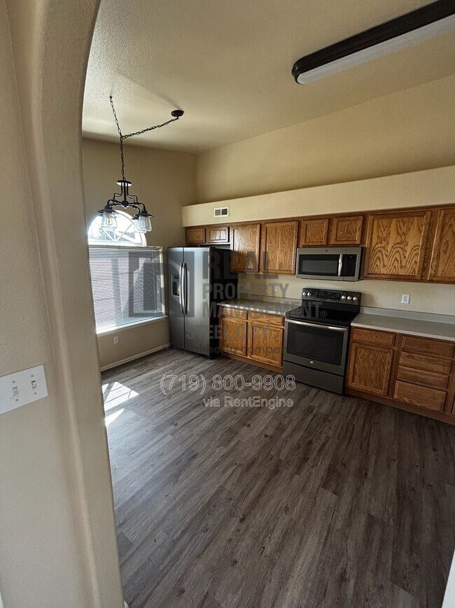 Building Photo - 813 Ardath Ln