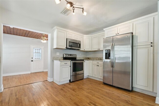 Building Photo - 4508 S Lois Ave