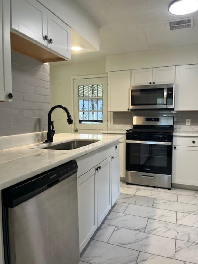 Building Photo - 465 Malboro Rd