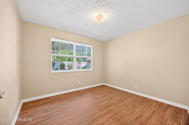 Building Photo - 9727 Viceroy Dr E