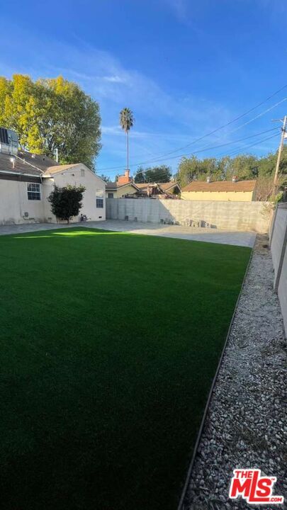 Building Photo - 12023 Collins St