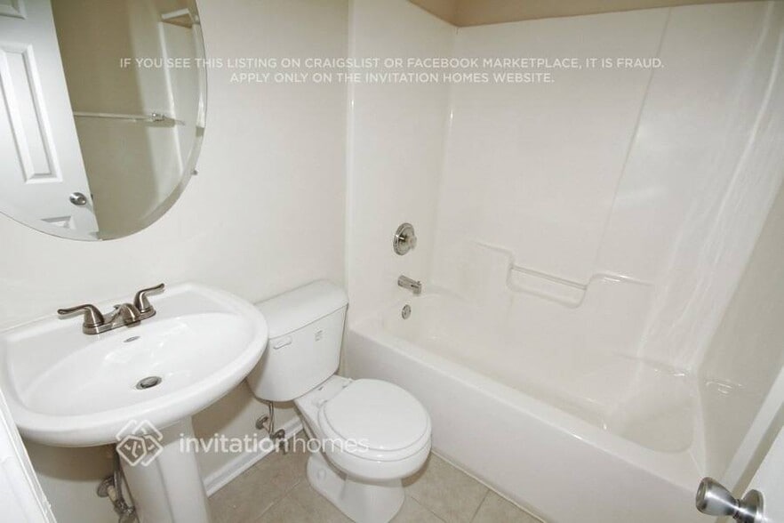 Building Photo - 1507 Locomotive Dr NE