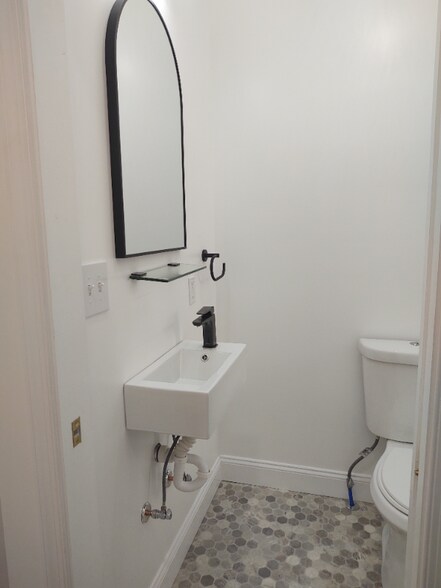 Building Photo - 236 Hamilton St